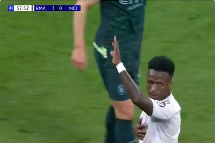 维修斯欧冠失点后致歉获伯纳乌掌声|皇马|曼城|点球|若日尼奥|多纳鲁马_新浪体育_新浪新闻