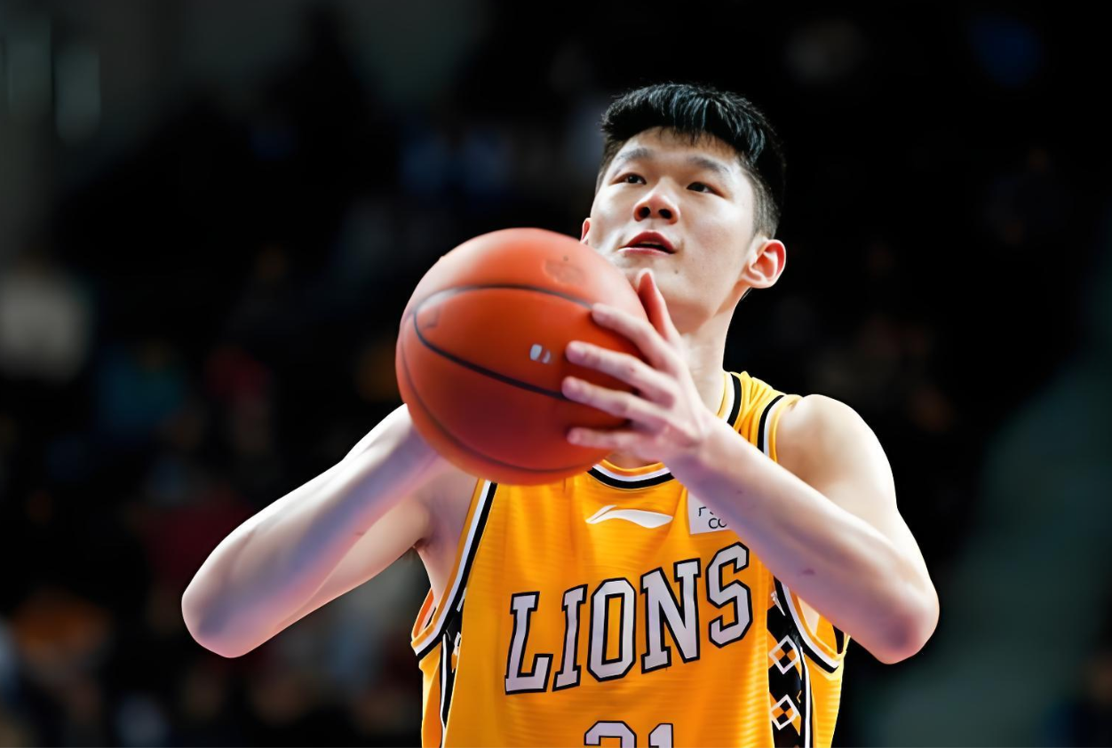 开云体育app-有趣！胡金秋回到广厦队就投入训练，王博：不准训练，回家陪孩子