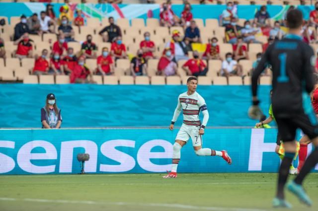 开云体育app下载-比葡闷战C罗陷入孤寂 裁判表现灾难级